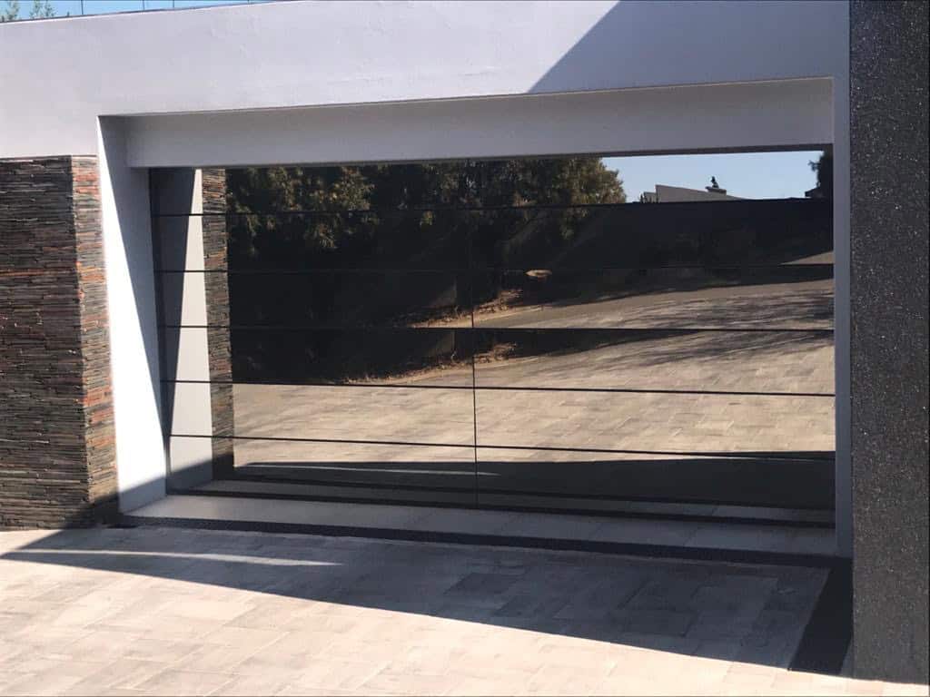 Frameless glass aluminium garage door